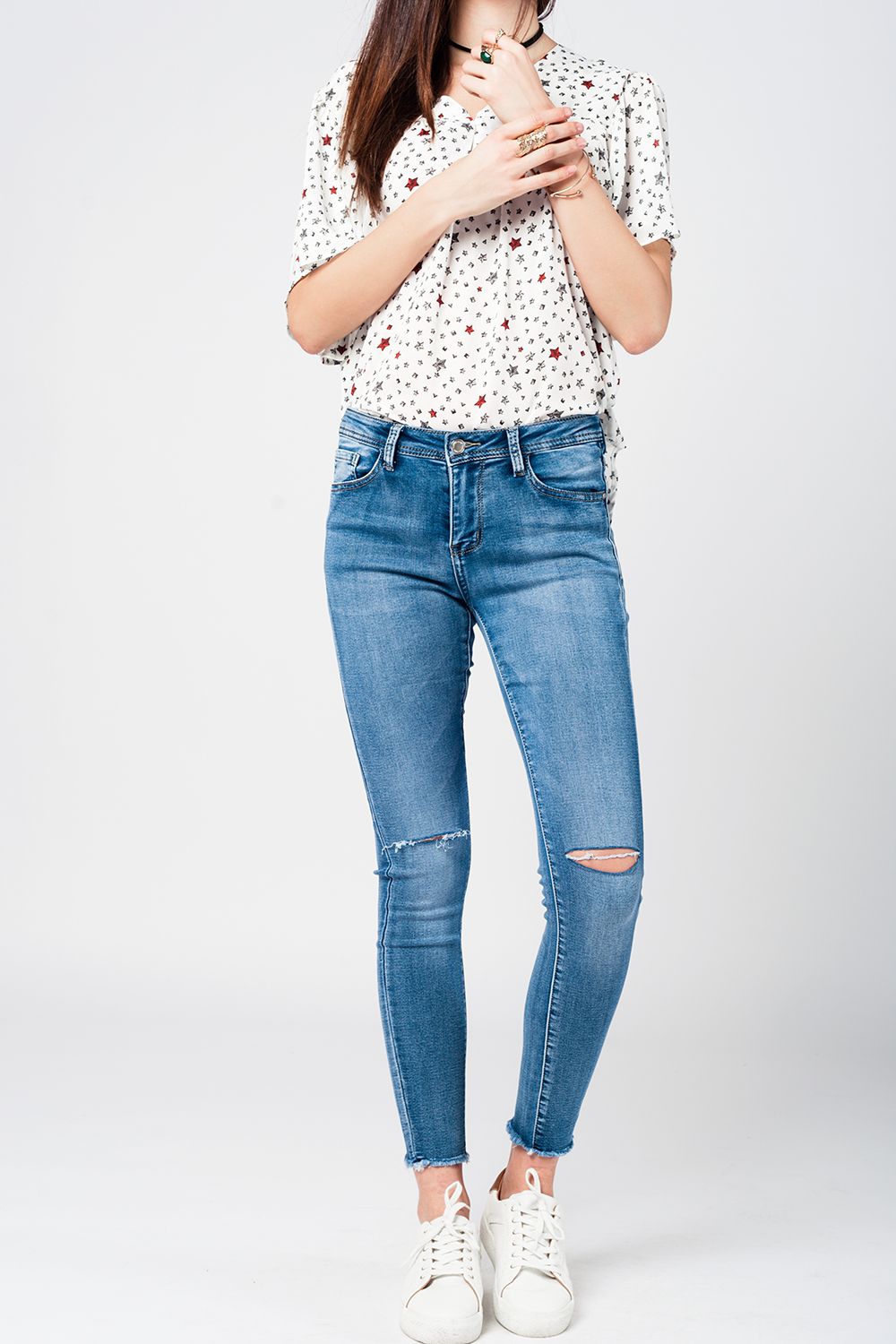 Skinny jeans in midwash with busted knees and chewed hems Q2 Jeans BoutiqueLua