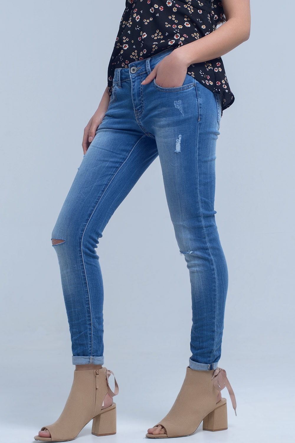 Skinny jeans with rips knee Q2 Jeans BoutiqueLua