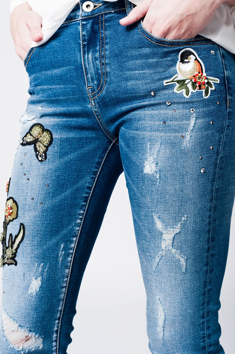 Skinny rip jeans with embroidered patches Q2 Jeans BoutiqueLua