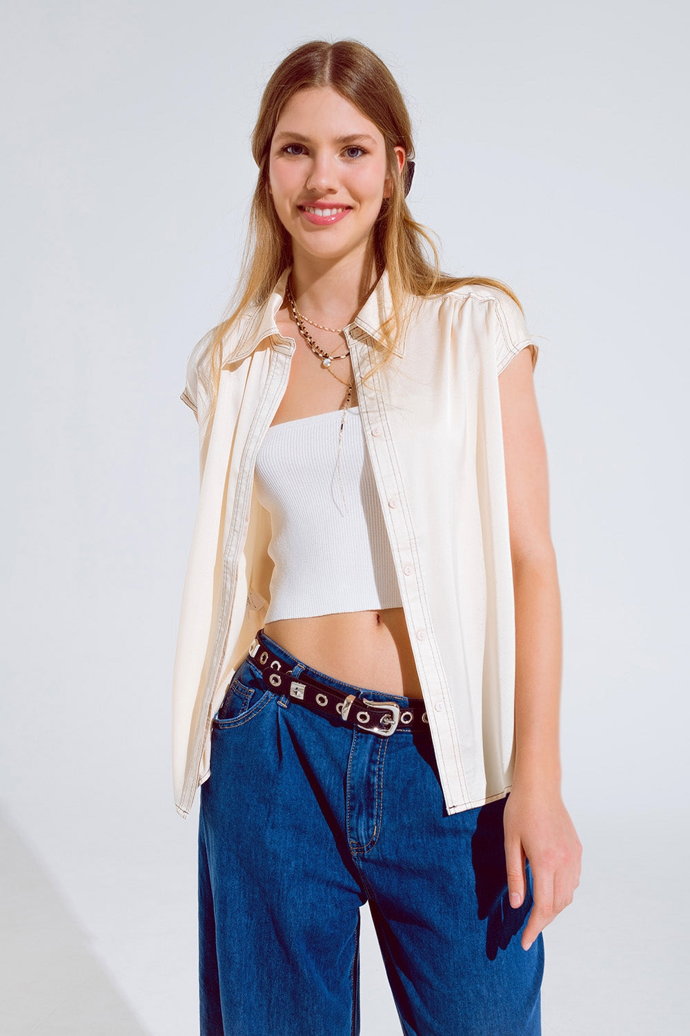 Sleeveless Blouse with pollo collar in beige Q2 Shirts BoutiqueLua