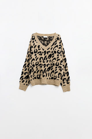 Soft knit v-neck sweater with leopard print