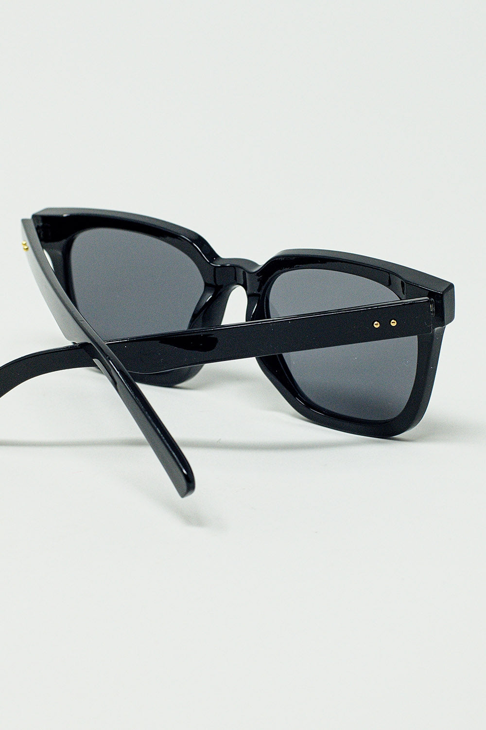 square bevel frame sunglasses in black Q2  BoutiqueLua