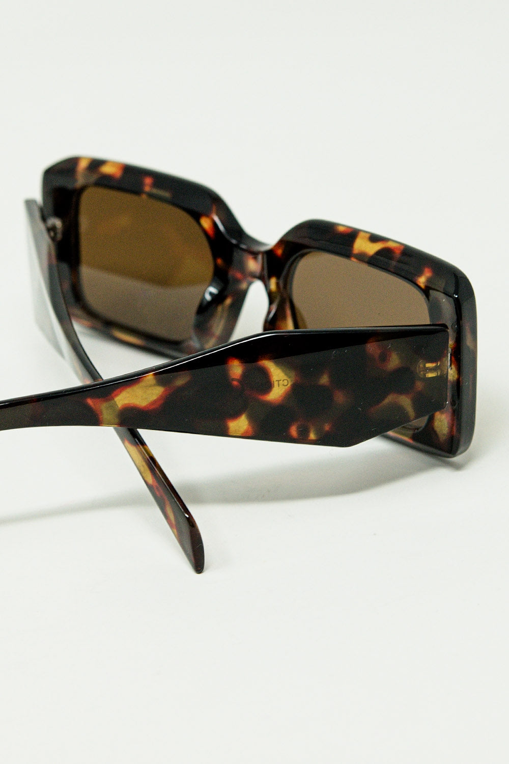 square sunglasses with brown abstract print