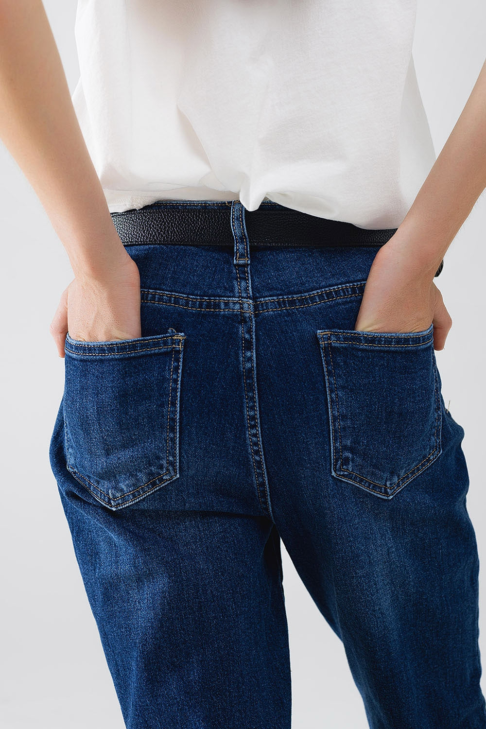 Straight Blue Jeans With Strass Front Details And Frayed Ends Q2 Jeans BoutiqueLua