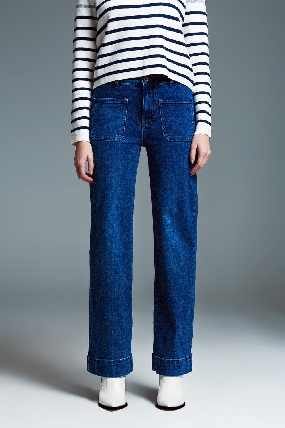 Q2 Straight Leg Jeans With Front Marine Style Pockets in Mid Wash