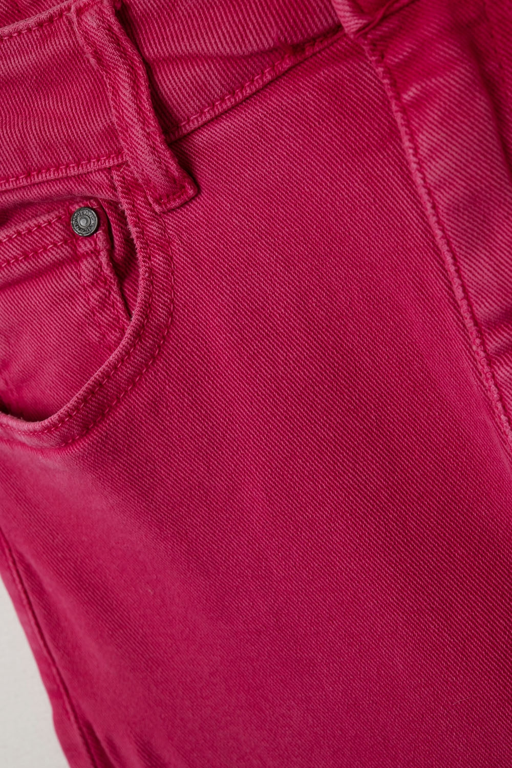 Straight leg Pants with cropped hem in magenta