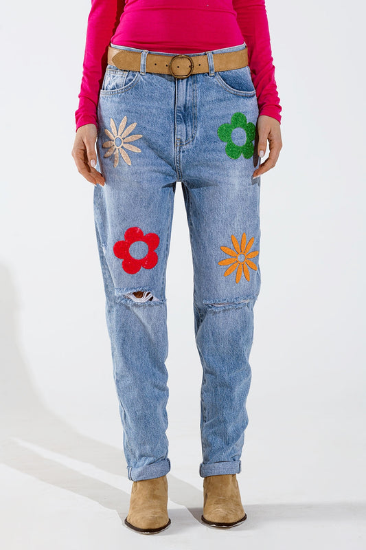 Q2 Straight Mom Jeans With Flower Detail In Washed Blue