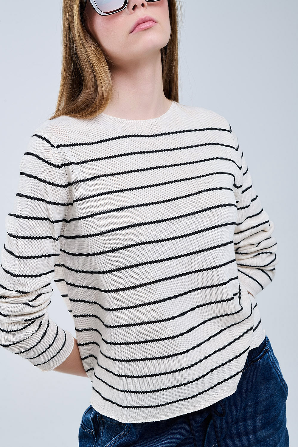 Q2 striped beige sweater made of fine knitting