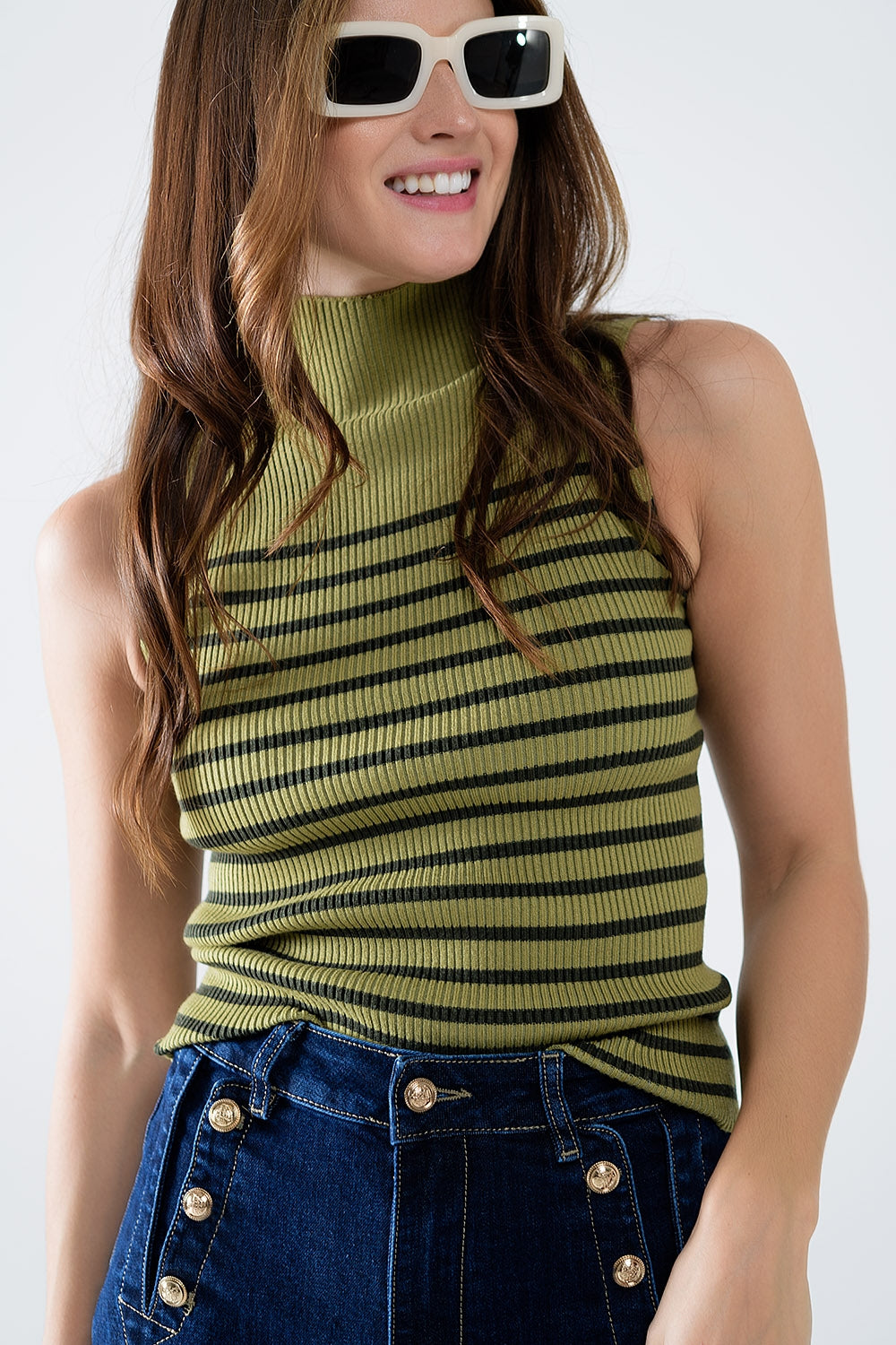 Q2 Striped Turtle sweater In Olive Green