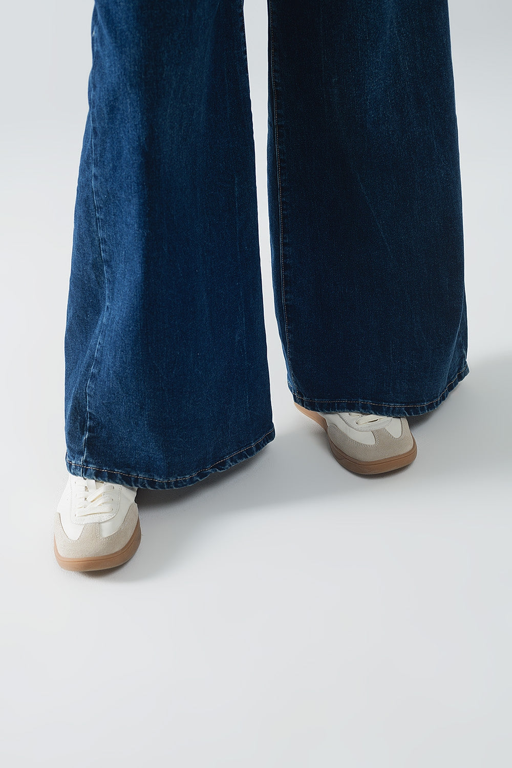 Super wide leg jeans in mid-wash