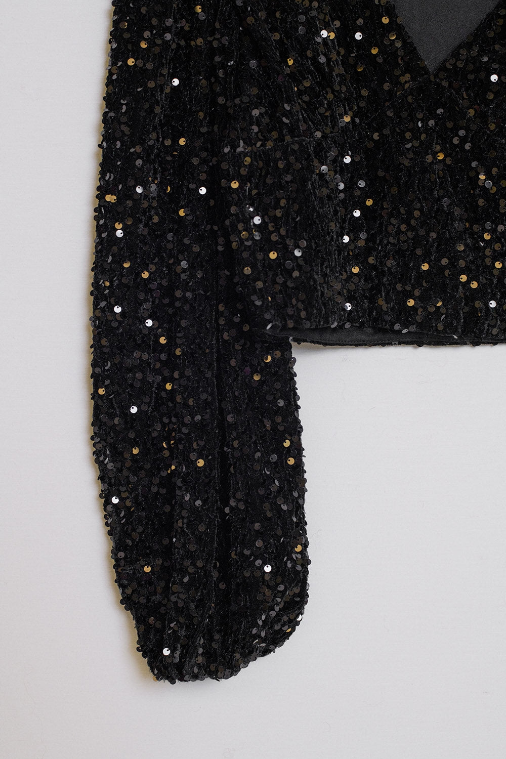 V-Neck Cropped Sequin Top With Balloon Sleeves in Black Q2 Shirts BoutiqueLua