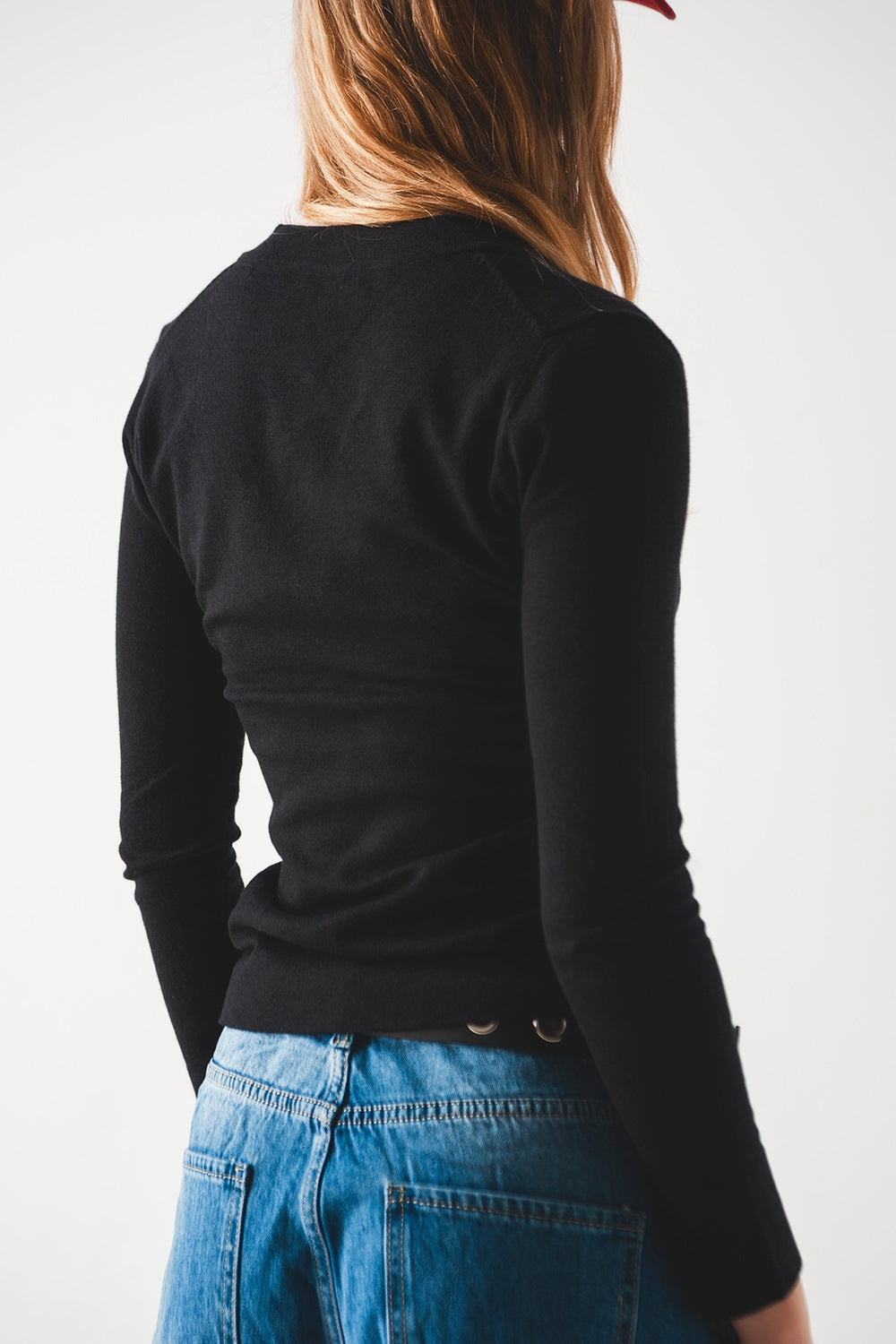 V neck fine knit jumper in black Q2 Sweaters BoutiqueLua