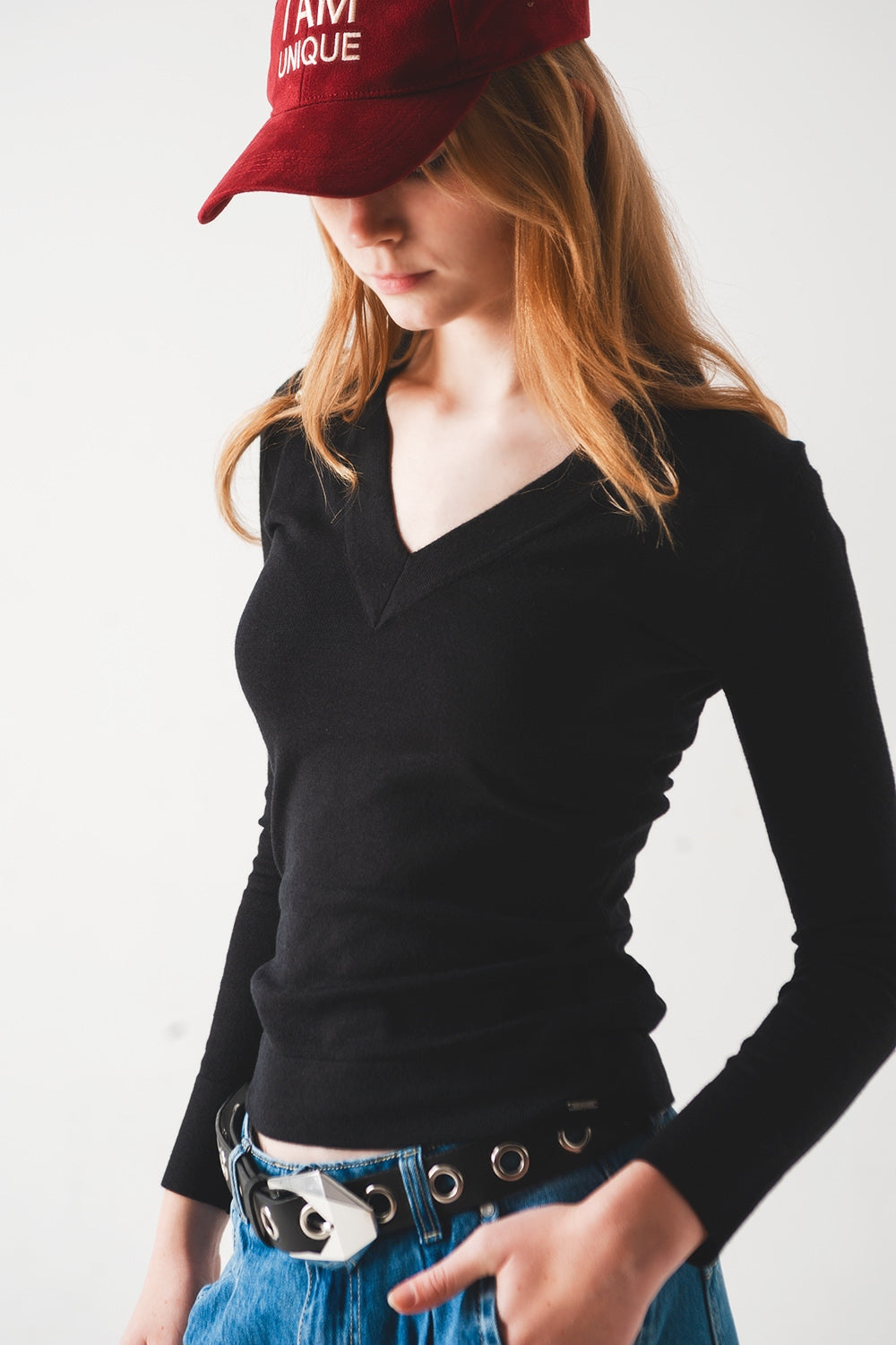 V neck fine knit jumper in black Q2 Sweaters BoutiqueLua