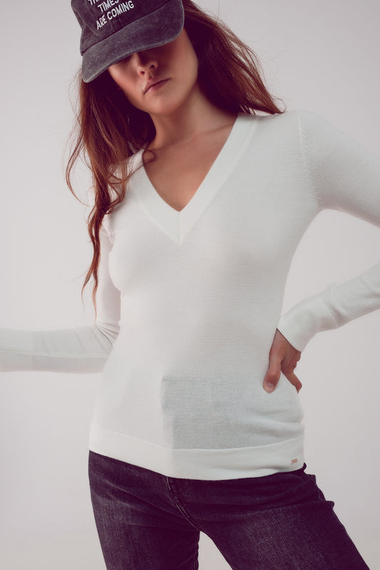 Q2 V neck fine knit jumper in cream