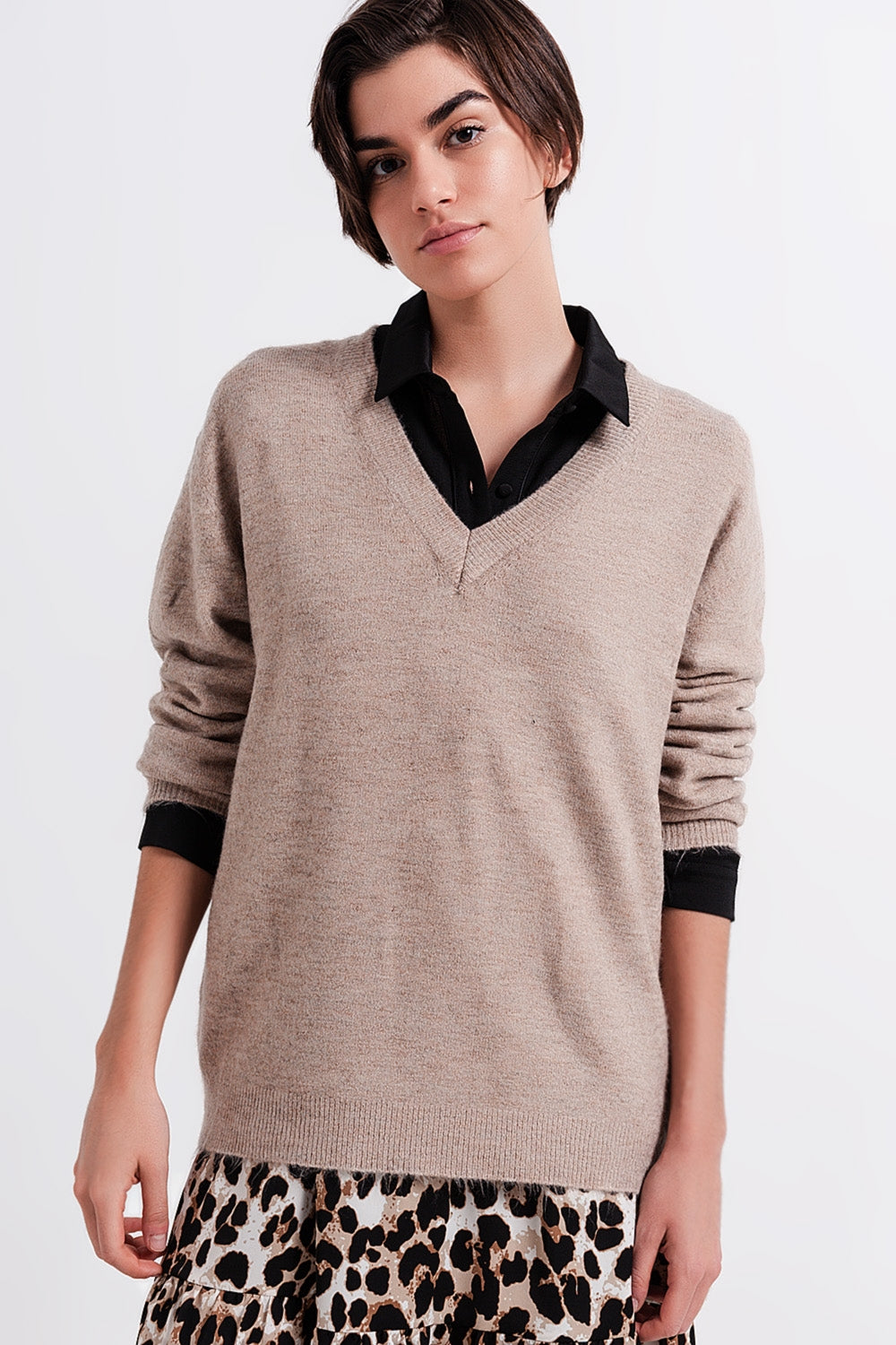 V neck jumper in brown Q2 Sweaters BoutiqueLua