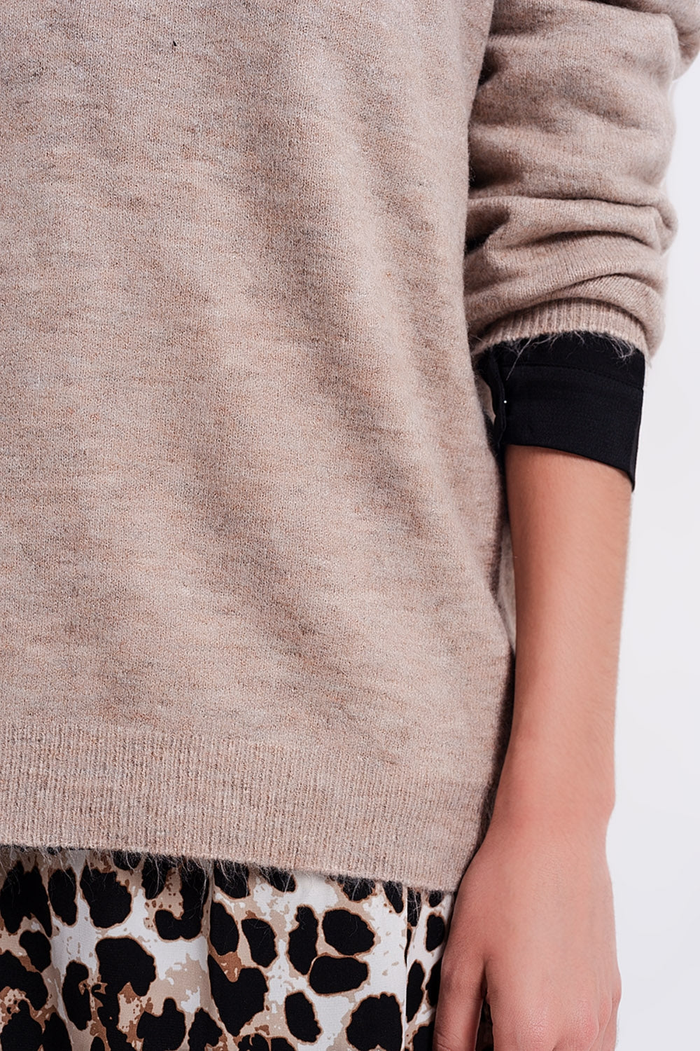 V neck jumper in brown Q2 Sweaters BoutiqueLua