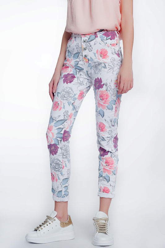 Q2 White boyfriend jeans with floral print