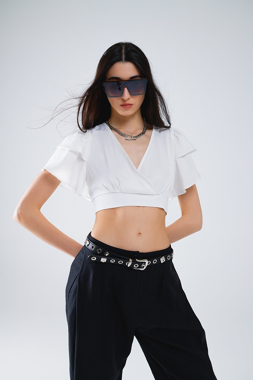 White Crop Top With Short Sleeves And V-neck Q2 Tops BoutiqueLua