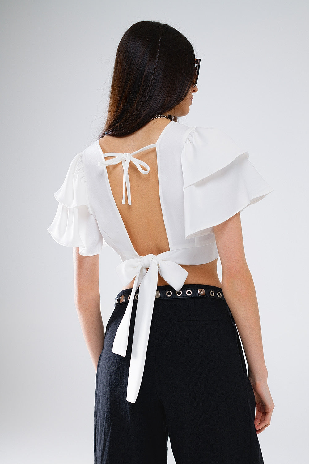 White Crop Top With Short Sleeves And V-neck Q2 Tops BoutiqueLua