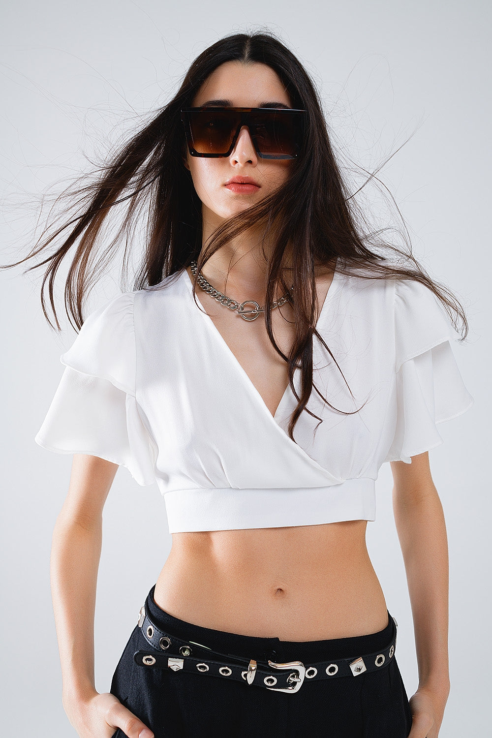 White Crop Top With Short Sleeves And V-neck Q2 Tops BoutiqueLua