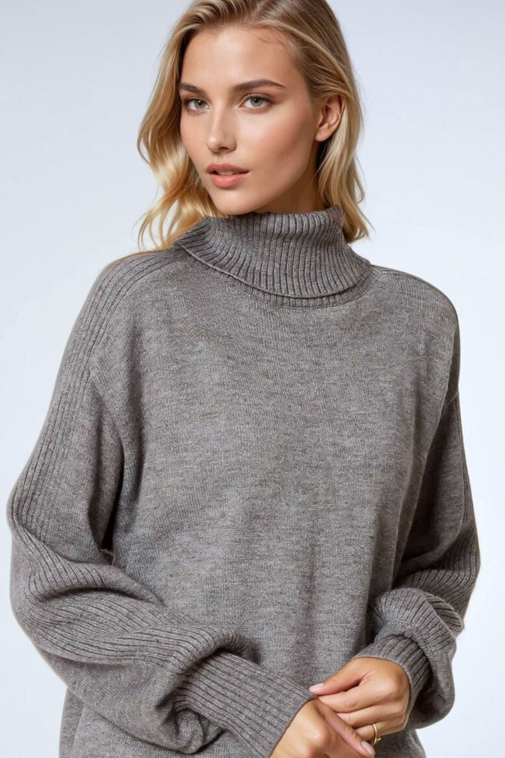 Q2 wide grey sweater with ribbed sleeves