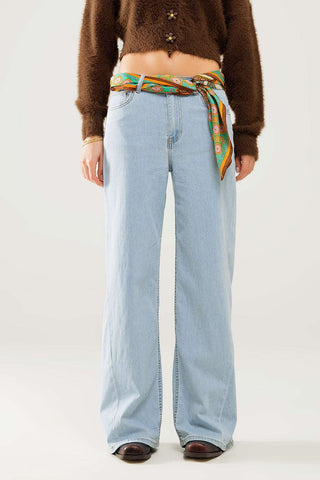 wide leg jeans in light wash with side seam