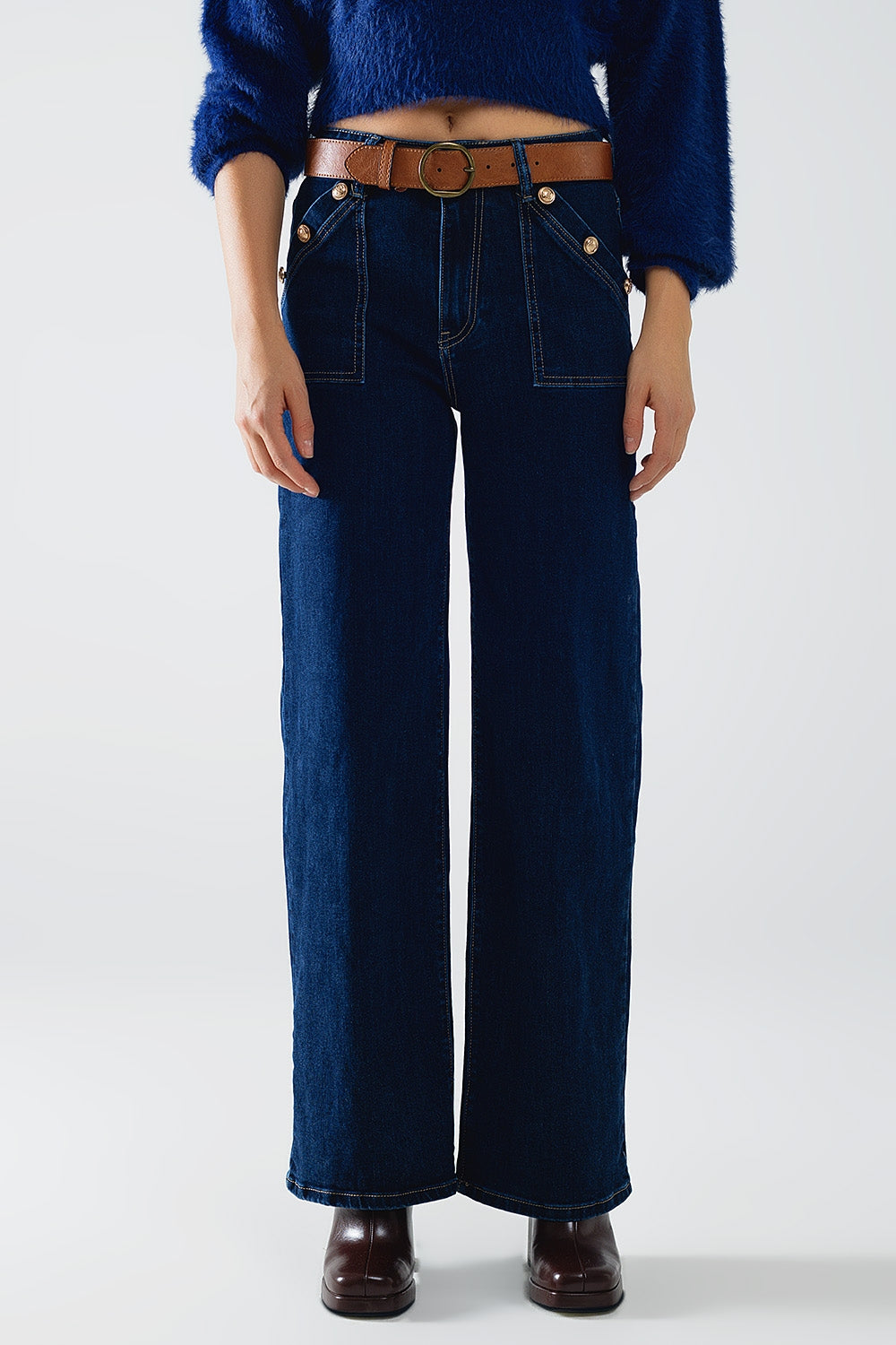 Q2 Wide leg jeans with 3 button detail