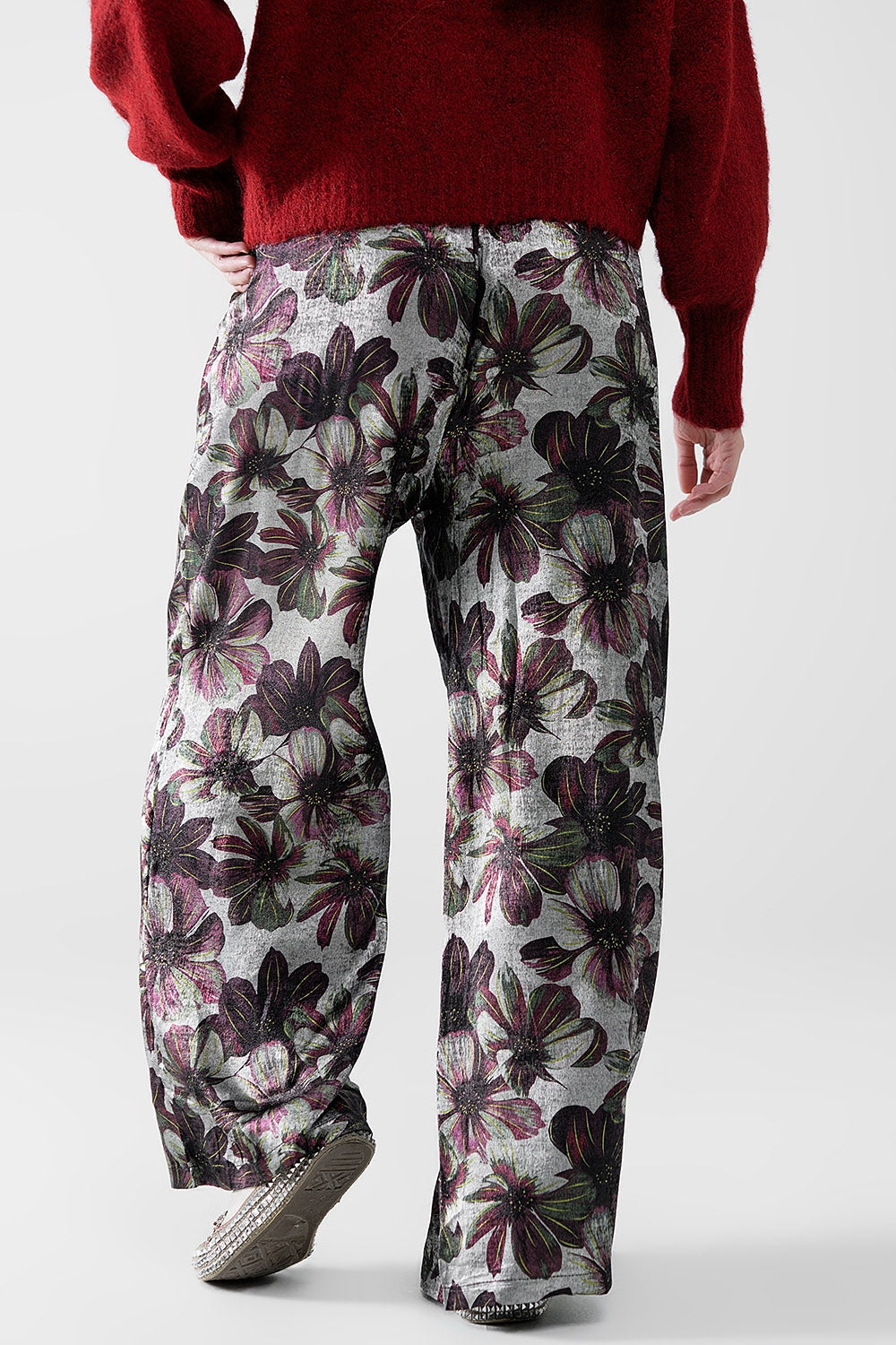 wide-leg pants in floral print