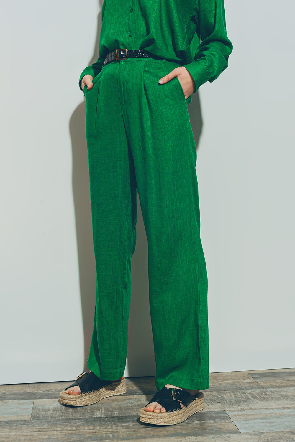 Wide-legged pants in light cotton fabric in green Q2 Pants BoutiqueLua