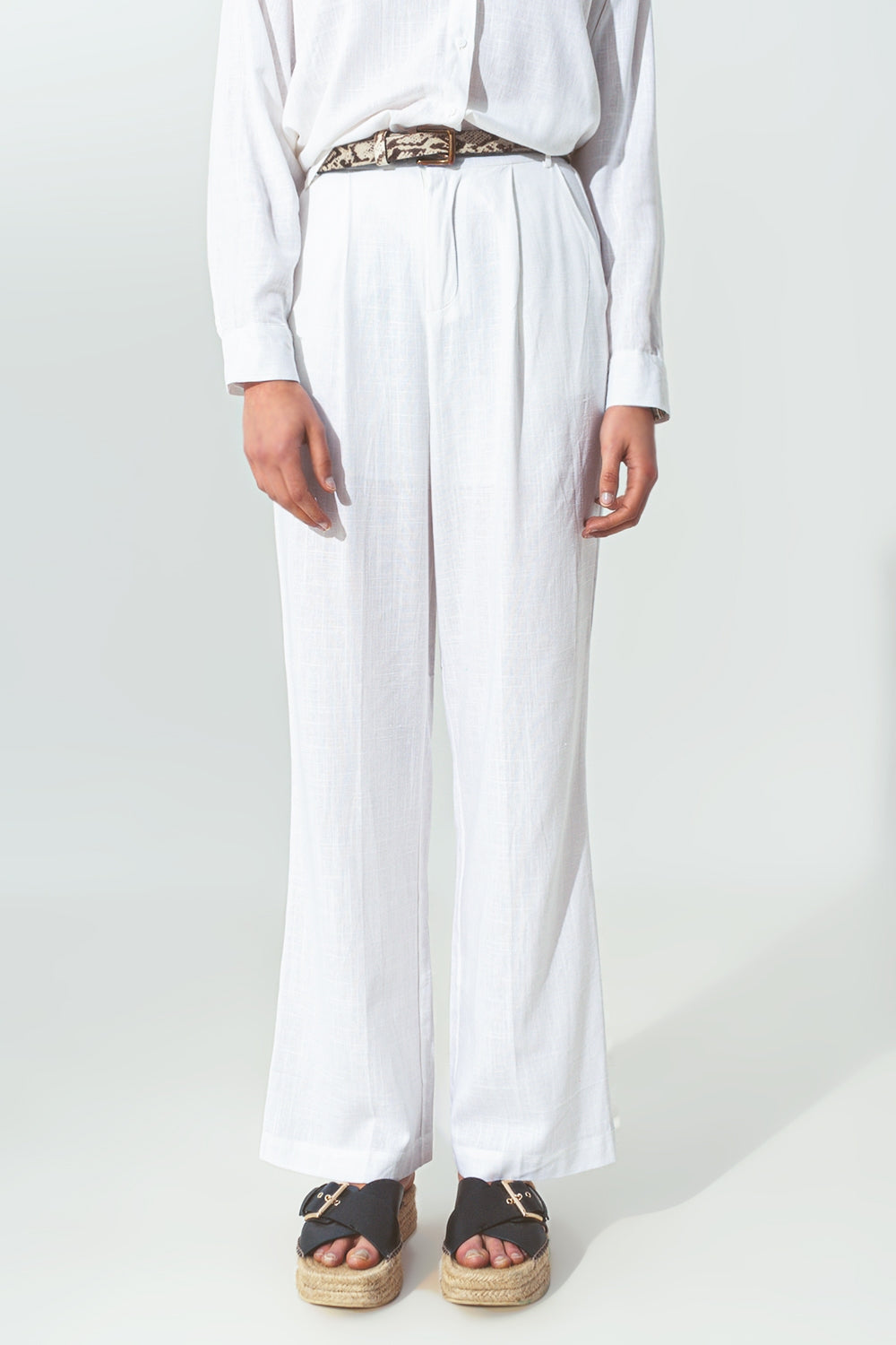 Wide-legged pants in light cotton fabric in white Q2 Pants BoutiqueLua