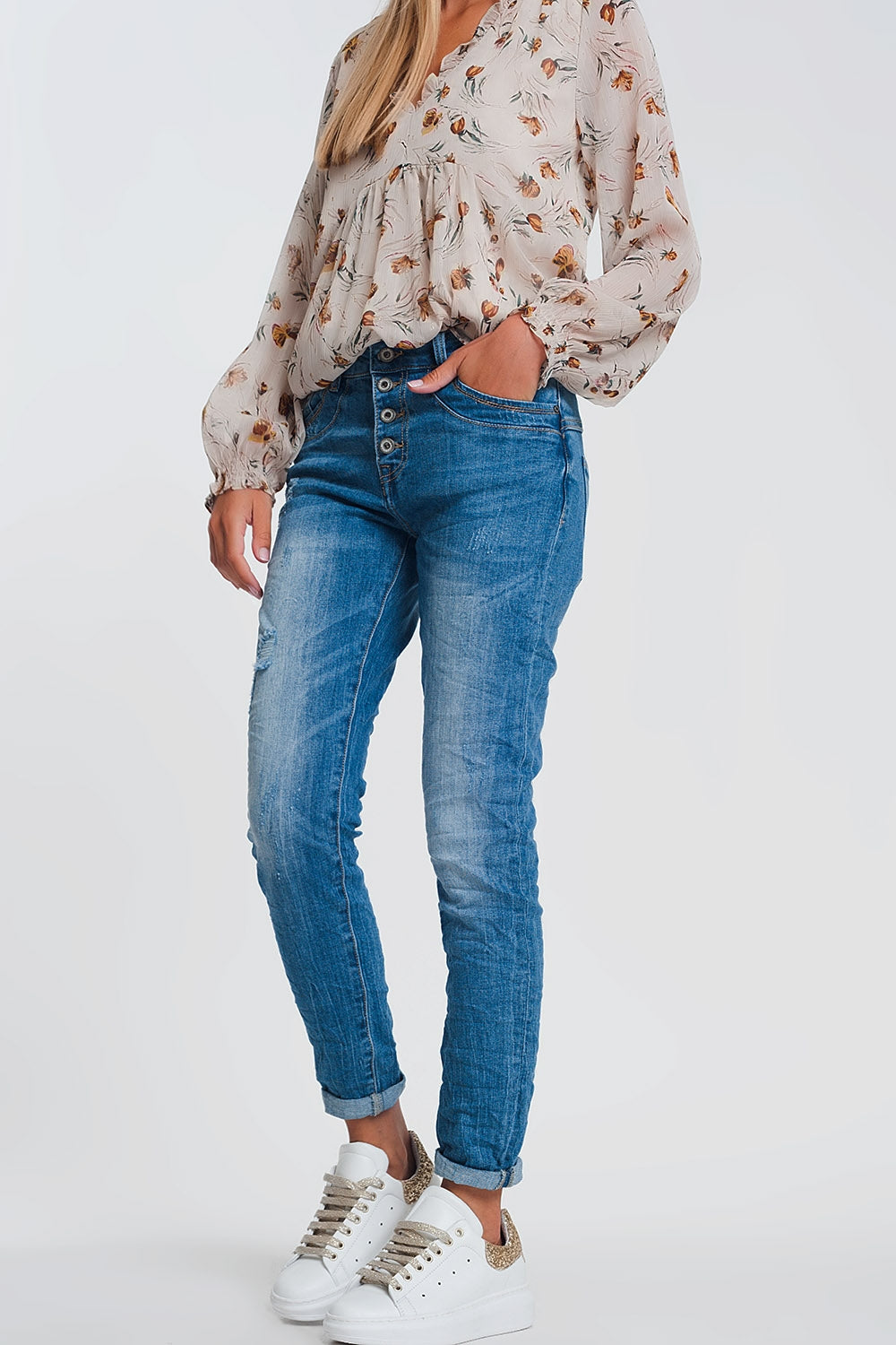 Wrinkled boyfriend jeans in light denim with ripped details Q2 Jeans BoutiqueLua