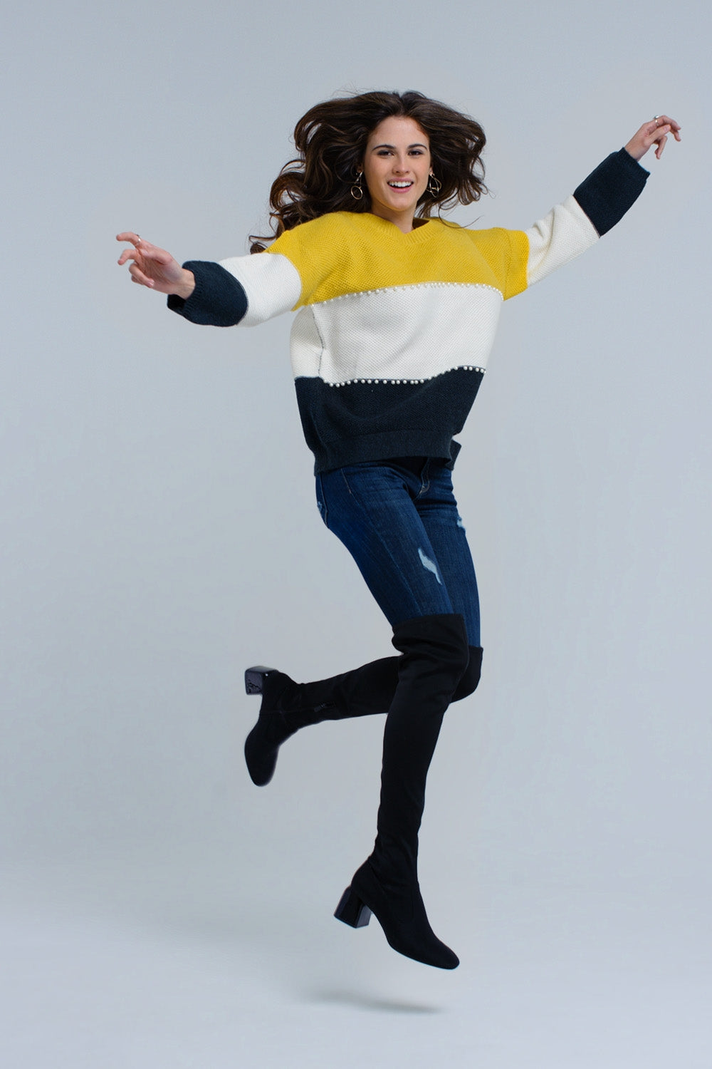 Yellow knitted sweater with pearls Q2 Sweaters BoutiqueLua